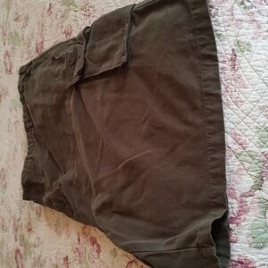 Shorts Mens Size 54 Olive Green Elastic Waist Cargo Shorts. EUC.